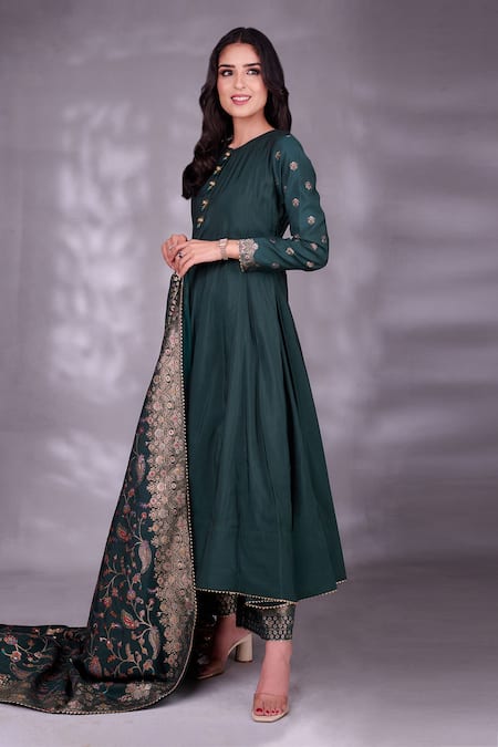 Green Silk Flared Suit Set | Anarkali dress pattern, Long gown design,  Simple gowns