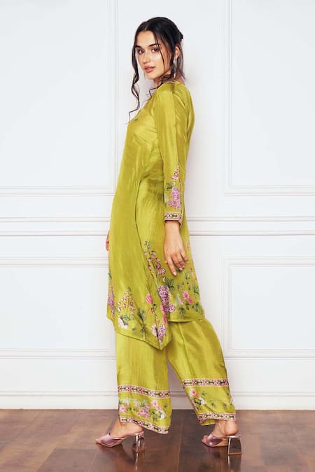 Buy_SAKSHI GIRRI_Green Silk Embroidery V-neck A-line Kurta And Palazzo Set _Online_at_Aza_Fashions