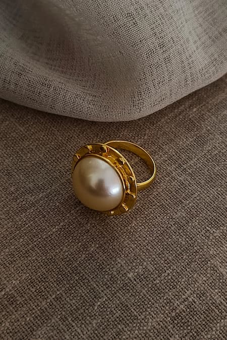 Paloma Picasso® Olive Leaf ring in 18k gold with a freshwater cultured pearl.  | Tiffany & Co.