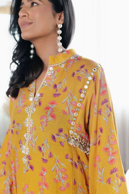 Buy_Seeaash_Yellow Cotton Mirrors, Zari Collared Floral Embroidered Kurta Set_Online_at_Aza_Fashions