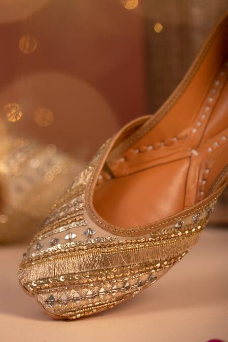 Buy House Of Vian Gold Beads, Mirrors Sehar Embrodiered Juttis Online at Aza Fashions Buy_House Of Vian_Gold Beads, Mirrors Sehar Embrodiered Juttis _Online_at_Aza_Fashions