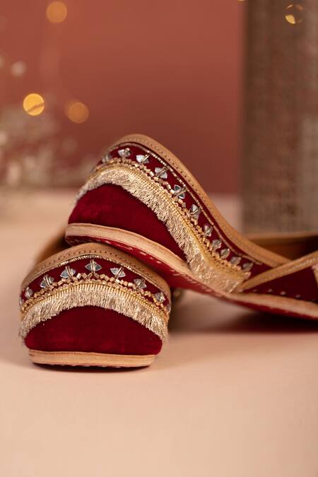 Buy House Of Vian Red Sehar Bead Embrodiered Juttis Online at Aza Fashions Buy_House Of Vian_Red Sehar Bead Embrodiered Juttis _Online_at_Aza_Fashions