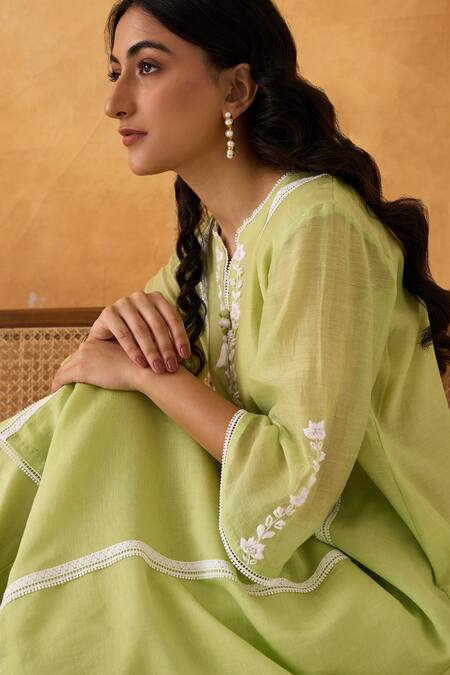 Buy_Shipraa Grover_Green Chanderi, Cotton Embroidery Round Neck Shiza Kurta And Pant Set _Online_at_Aza_Fashions