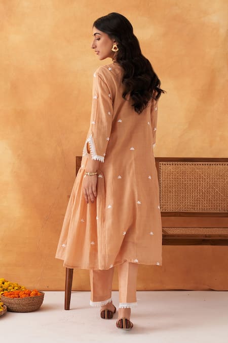 Shipraa Grover_Gold Chanderi Pearls, Tassels Round Neck Ara Resham Embroidered Kurta Pant Set _Online_at_Aza_Fashions