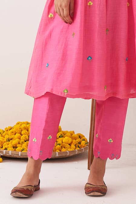 Shipraa Grover Pink Chanderi Embroidery Round Neck Miha Kurta And Pant Set at Aza Fashions Shipraa Grover_Pink Chanderi Embroidery Round Neck Miha Kurta And Pant Set _at_Aza_Fashions
