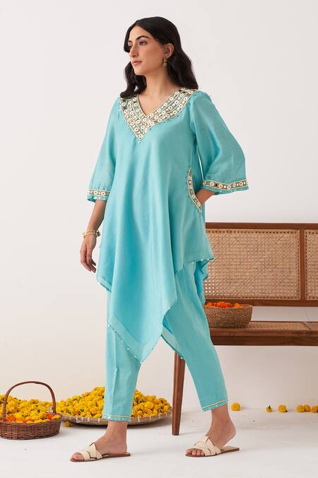 Buy_Shipraa Grover_Blue Chanderi Embroidery V-neck Zina Asymmetric Kurta And Pant Set _Online_at_Aza_Fashions