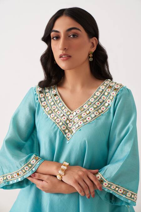 Shipraa Grover_Blue Chanderi Embroidery V-neck Zina Asymmetric Kurta And Pant Set _at_Aza_Fashions