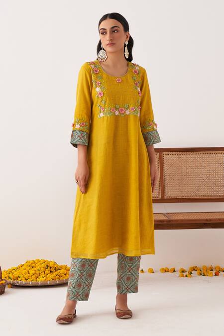 Shipraa Grover Yellow Chanderi Embroidery Round Neck Arya Floral Bodice Kurta And Pant Set Online at Aza Fashions Shipraa Grover_Yellow Chanderi Embroidery Round Neck Arya Floral Bodice Kurta And Pant Set _Online_at_Aza_Fashions