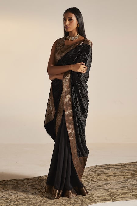 Black Velvet Saree Set Design by NOW WITH PRACHI at Pernia's Pop Up Shop  2024