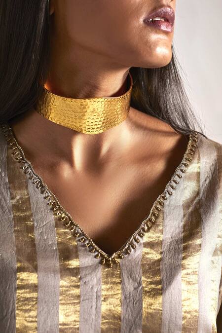 Shorshe Clothing Grey Cotton Silk, Handloom Tissue Stripe V Neck Print Kurta Set at Aza Fashions Shorshe Clothing_Grey Cotton Silk, Handloom Tissue Stripe V Neck Print Kurta Set_at_Aza_Fashions