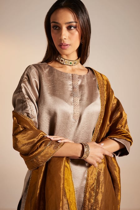 Buy Shorshe Clothing Yellow Handloom Tissue Floral Hand Block Print Dupatta Online at Aza Fashions Buy_Shorshe Clothing_Yellow Handloom Tissue Floral Hand Block Print Dupatta _Online_at_Aza_Fashions