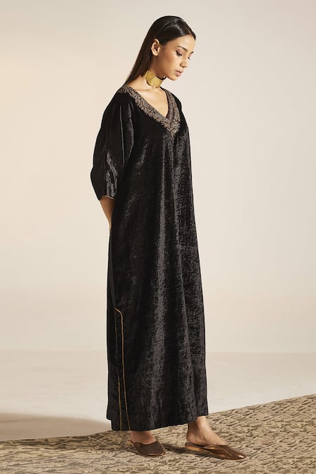 Buy_Shorshe Clothing_Black Silk Velvet Floral V Neck Noor Kaftan _Online_at_Aza_Fashions