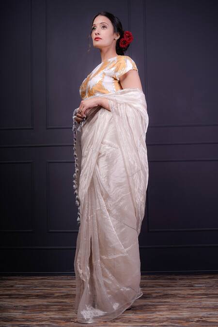 Srota By Srishti Aggarwal Tissue Embellishment Sequins Round Metallic Saree With Blouse at Aza Fashions Srota By Srishti Aggarwal_Tissue Embellishment Sequins Round Metallic Saree With Blouse_at_Aza_Fashions