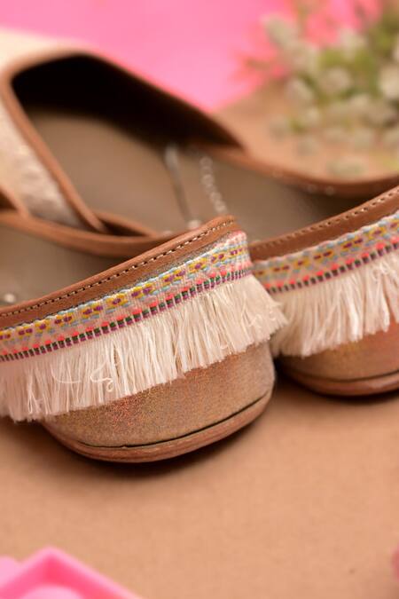 Buy_Coral Haze_Ivory Simone Fringe Trim Juttis_Online_at_Aza_Fashions