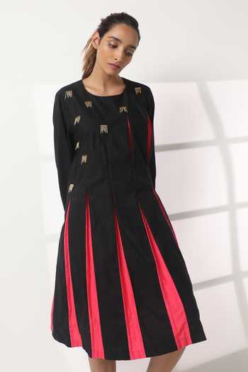 Studio Moda India_Black Cotton Chains Round Neck Woven Midi Dress With Pink Pleats _Online_at_Aza_Fashions
