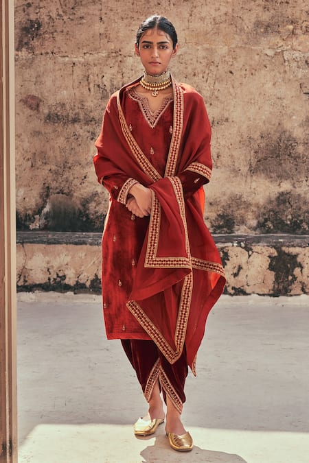 Buy Taisha Orange Silk, Cotton, Velvet, Organza Embroidery, Chains Kurta Dhoti Pant Set Buy_Taisha_Orange Silk, Cotton, Velvet, Organza Embroidery, Chains Kurta Dhoti Pant Set
