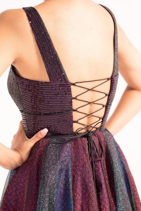 Buy_Cedar & Pine_Multi Color Organza, Tulle Sequins Split V-neck Abstract Print Bodice Gown _Online_at_Aza_Fashions