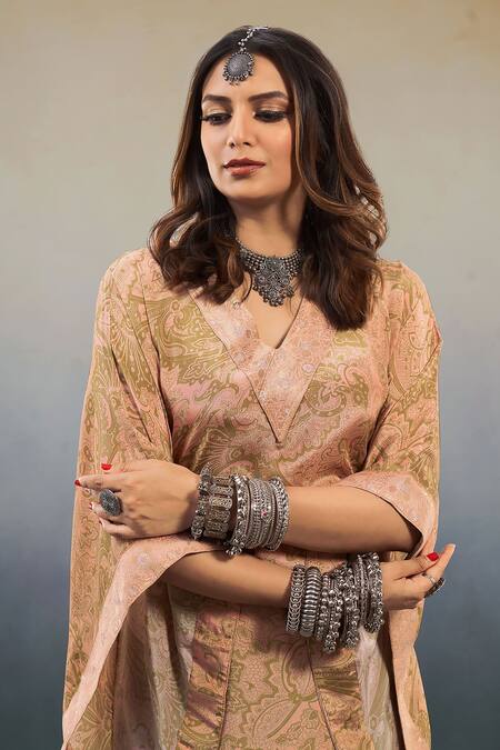 Shop Affroz Pink Viscose, Crepe V-neck Paisley Print Kaftan Online at Aza Fashions Shop_Affroz_Pink Viscose, Crepe V-neck Paisley Print Kaftan _Online_at_Aza_Fashions