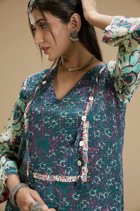 Affroz_Green Viscose Crepe Floral Abstract V Neck Print Kurta And Flared Pant Set _at_Aza_Fashions