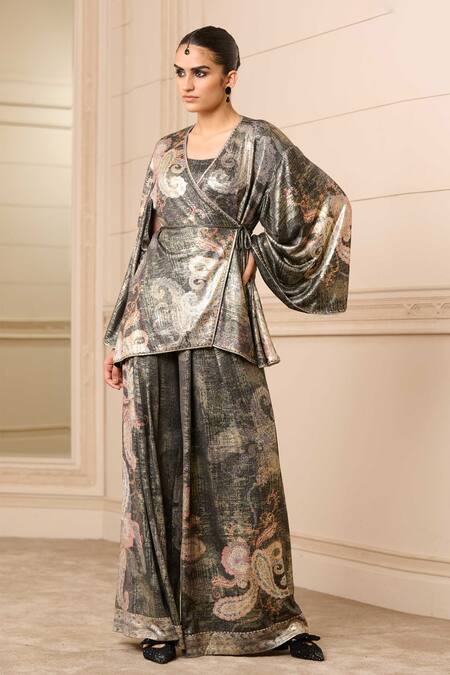 Tarun Tahiliani Black Jersey Embroidery V-neck Foil Paisley Print Cape And Trouser Set Online at Aza Fashions Tarun Tahiliani_Black Jersey Embroidery V-neck Foil Paisley Print Cape And Trouser Set_Online_at_Aza_Fashions