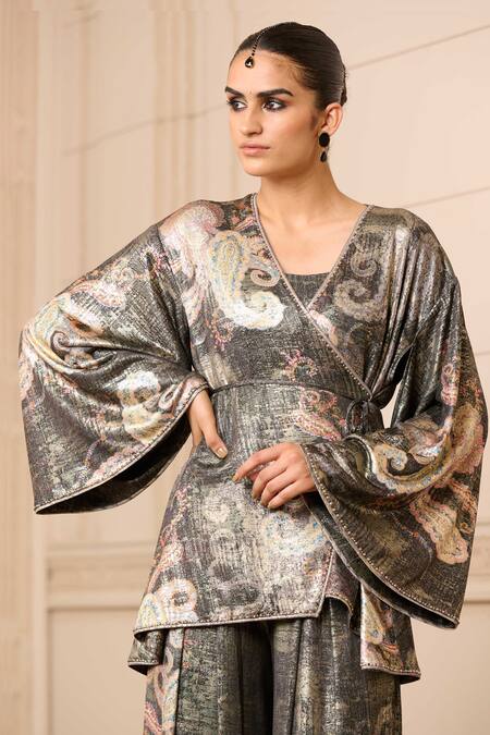 Buy Tarun Tahiliani Black Jersey Embroidery V-neck Foil Paisley Print Cape And Trouser Set Online at Aza Fashions Buy_Tarun Tahiliani_Black Jersey Embroidery V-neck Foil Paisley Print Cape And Trouser Set_Online_at_Aza_Fashions