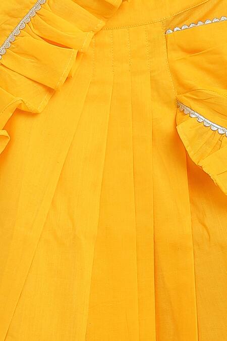 Tiber Taber_Cream Cotton Lace Pre-stitched Saree With Bandhani Print Blouse _at_Aza_Fashions