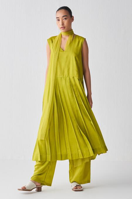 Three Green Tunic Crepe V Neck Waist Pleated And Pant Set Online at Aza Fashions Three_Green Tunic Crepe V Neck Waist Pleated And Pant Set _Online_at_Aza_Fashions