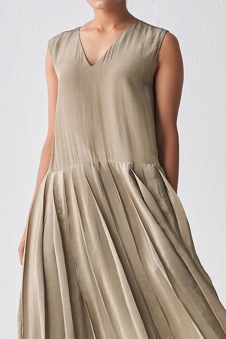 Shop_Three_Gray Crepe Plain V Neck Grey Side Slit Tunic _Online_at_Aza_Fashions