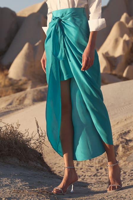 TWINKLE HANSPAL_Blue Pure Silk Plain Tulip Skirt  _Online_at_Aza_Fashions