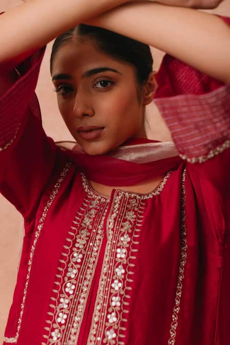 Label Mansi Nagdev_Red Chanderi Hand Embroidered Sequin Notched Round Neck Ayaat Kurta Palazzo Set _Online_at_Aza_Fashions