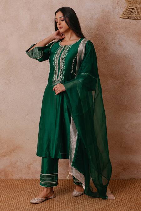 Label Mansi Nagdev Green Chanderi, Organza Pearls, Sequins, Ayaat Placement Embroidered Kurta Set Online at Aza Fashions Label Mansi Nagdev_Green Chanderi, Organza Pearls, Sequins, Ayaat Placement Embroidered Kurta Set _Online_at_Aza_Fashions