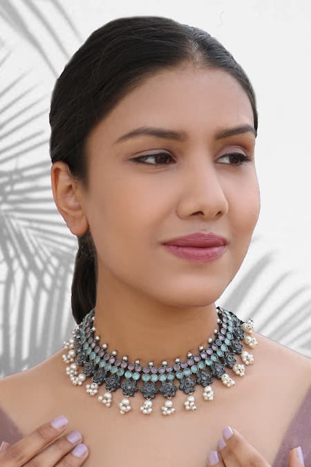 Buy_Arnimaa_Silver Plated Floral Stones Embellished Necklace _Online_at_Aza_Fashions