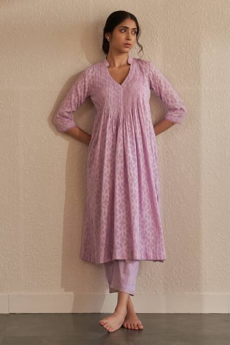 Label Mansi Nagdev_Purple Cotton Embroidery, Lace V-neck Urja Jacquard Floral Pattern Kurta Set _Online_at_Aza_Fashions