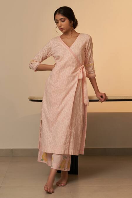 Label Mansi Nagdev_Pink Cotton Sequins, Beads V-neck Tarini Floral Pattern Kurta And Trouser Set _Online_at_Aza_Fashions
