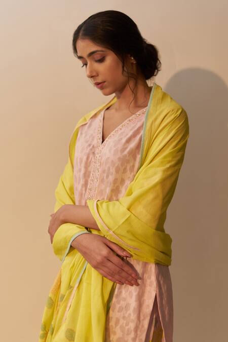 Buy Label Mansi Nagdev Pink , Satin Cut Sehaj Floral Pattern Kurta Printed Trouser Set Online at Aza Fashions Buy_Label Mansi Nagdev_Pink , Satin Cut Sehaj Floral Pattern Kurta Printed Trouser Set _Online_at_Aza_Fashions