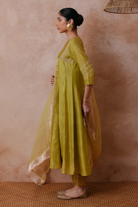Label Mansi Nagdev Green Chanderi Embroidery V-neck Maryam Stripe Woven Kurta Set Online at Aza Fashions Label Mansi Nagdev_Green Chanderi Embroidery V-neck Maryam Stripe Woven Kurta Set _Online_at_Aza_Fashions