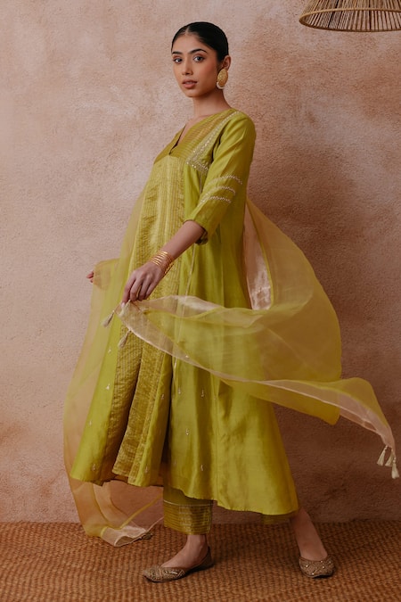 Buy Label Mansi Nagdev Green Chanderi Embroidery V-neck Maryam Stripe Woven Kurta Set Online at Aza Fashions Buy_Label Mansi Nagdev_Green Chanderi Embroidery V-neck Maryam Stripe Woven Kurta Set _Online_at_Aza_Fashions