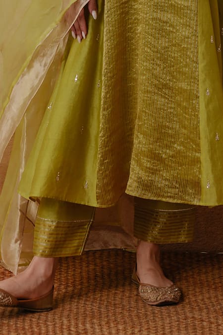 Shop Label Mansi Nagdev Green Chanderi Embroidery V-neck Maryam Stripe Woven Kurta Set Online at Aza Fashions Shop_Label Mansi Nagdev_Green Chanderi Embroidery V-neck Maryam Stripe Woven Kurta Set _Online_at_Aza_Fashions