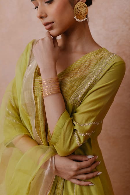 Label Mansi Nagdev Green Chanderi Embroidery V-neck Maryam Stripe Woven Kurta Set at Aza Fashions Label Mansi Nagdev_Green Chanderi Embroidery V-neck Maryam Stripe Woven Kurta Set _at_Aza_Fashions