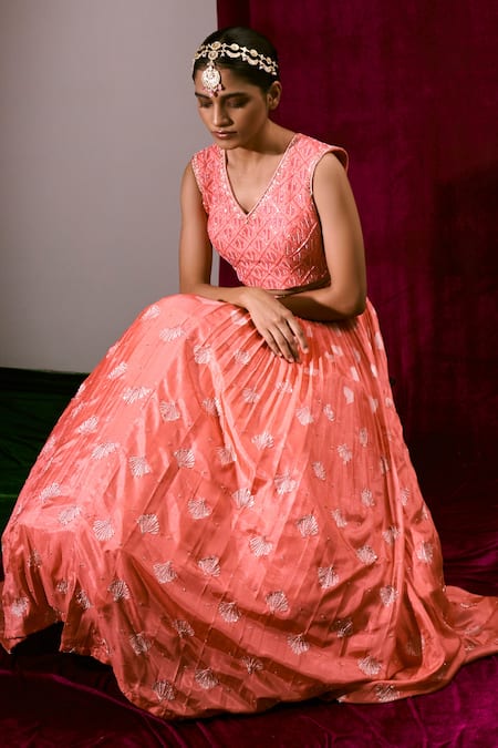 17:17 By Simmi Saboo_Coral Muslin Silk And Embroidery Shell V Neck Bustier & Skirt Set _Online_at_Aza_Fashions