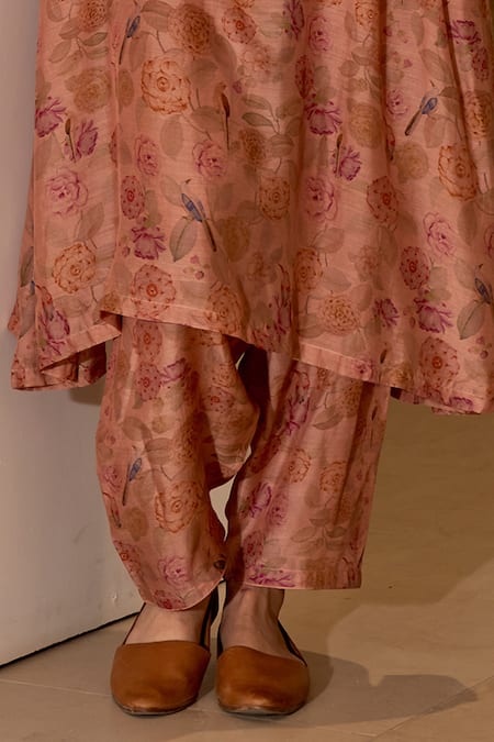 Dot_Pink Cotton, Silk Round Neck Floral Printed Kurta Set _Online_at_Aza_Fashions