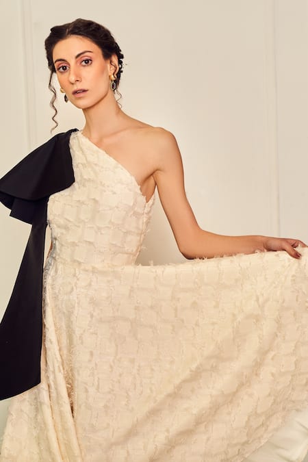 Shop Therealb Cream Polyester Bows Asymmetric Bridgeton Daytime One Shoulder Dress Online at Aza Fashions Shop_Therealb_Cream Polyester Bows Asymmetric Bridgeton Daytime One Shoulder Dress _Online_at_Aza_Fashions