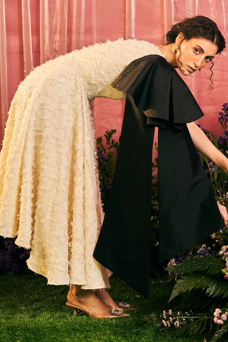 Therealb Cream Polyester Bows Asymmetric Bridgeton Daytime One Shoulder Dress at Aza Fashions Therealb_Cream Polyester Bows Asymmetric Bridgeton Daytime One Shoulder Dress _at_Aza_Fashions