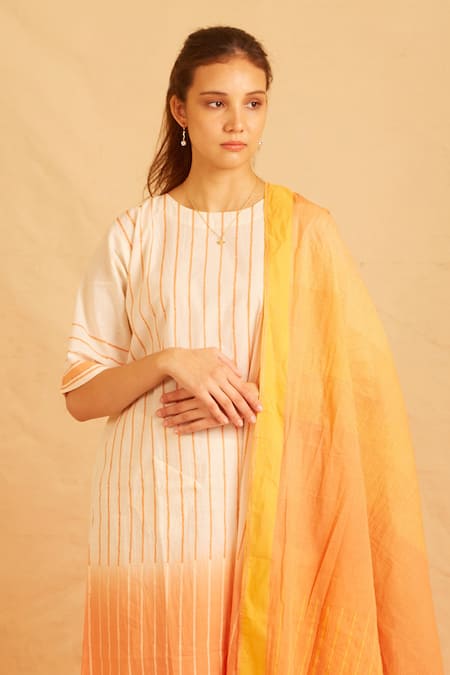 Shop Banana Labs White Cotton Tassels Round Neck Carrot Ombre Kurta Pant Set Online at Aza Fashions Shop_Banana Labs_White Cotton Tassels Round Neck Carrot Ombre Kurta Pant Set _Online_at_Aza_Fashions