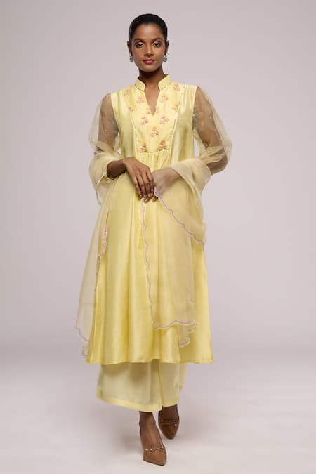 Buy_Mayu Kothari_Yellow Silk, Organza Embroidery Bandeau Neck Yoke Floral Kurta_Online_at_Aza_Fashions