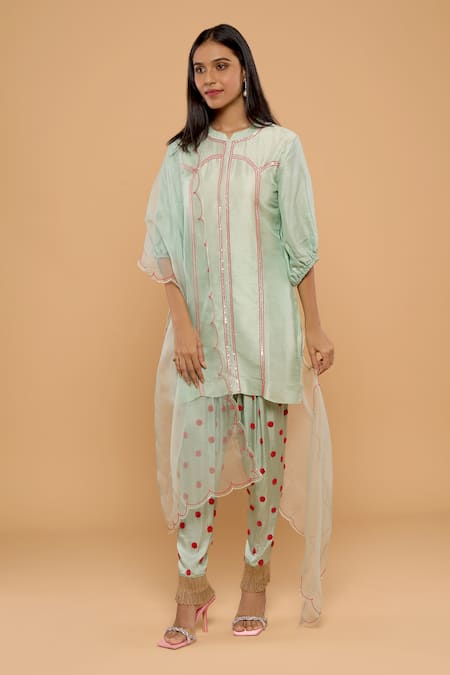 Shop_Mayu Kothari_Green Organza Hand Embroidered Scalloped Hem Dupatta _Online_at_Aza_Fashions