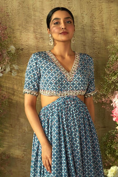 Ria Shah Label Blue Polyester Pearls, Sequins V-neck Cut-out Geometric Print Kurta With Pant Online at Aza Fashions Ria Shah Label_Blue Polyester Pearls, Sequins V-neck Cut-out Geometric Print Kurta With Pant _Online_at_Aza_Fashions