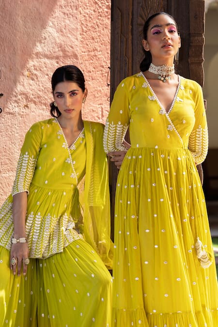 Buy_Preevin_Green Cotton, Tulle, Net Lace V-neck Leaf Pattern Angrakha Anarkali With Dupatta _Online_at_Aza_Fashions