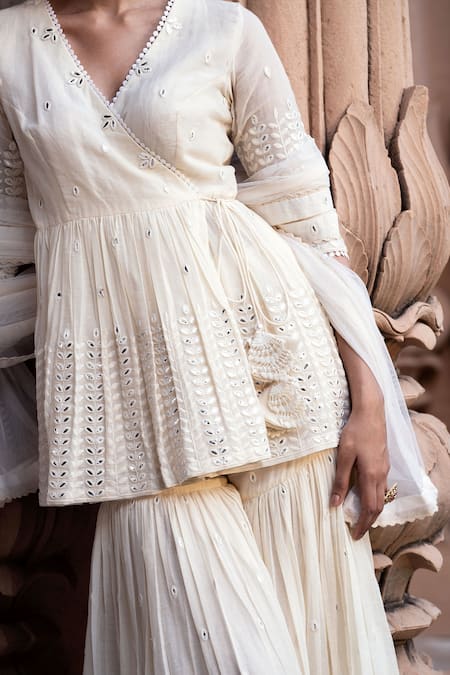 Preevin Off White Cotton, Tulle Lace, Embroidery V-neck Leaf Peplum Angrakha Set Online at Aza Fashions Preevin_Off White Cotton, Tulle Lace, Embroidery V-neck Leaf Peplum Angrakha Set _Online_at_Aza_Fashions