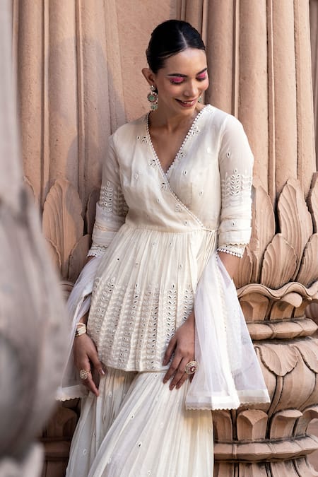 Buy Preevin Off White Cotton, Tulle Lace, Embroidery V-neck Leaf Peplum Angrakha Set Online at Aza Fashions Buy_Preevin_Off White Cotton, Tulle Lace, Embroidery V-neck Leaf Peplum Angrakha Set _Online_at_Aza_Fashions